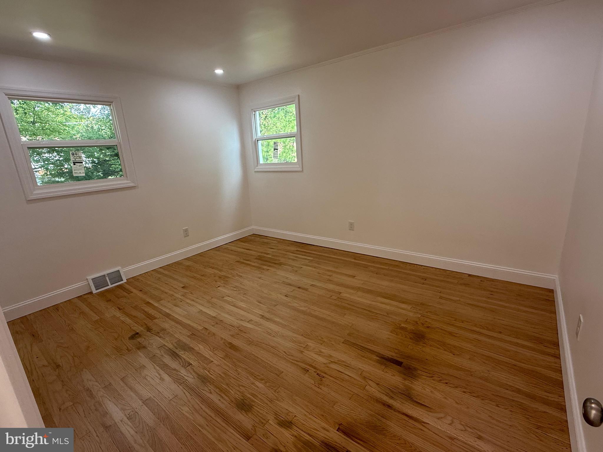 293 Somerset Road Woodbury, NJ 08096 - Photo 17 of 22 Gallery Image 17