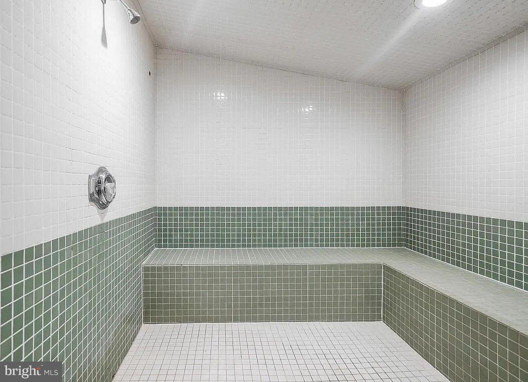 1021 Arlington Boulevard, Unit 330 Arlington, VA 22209 - Photo 32 of 48 a bathroom with a bathtub