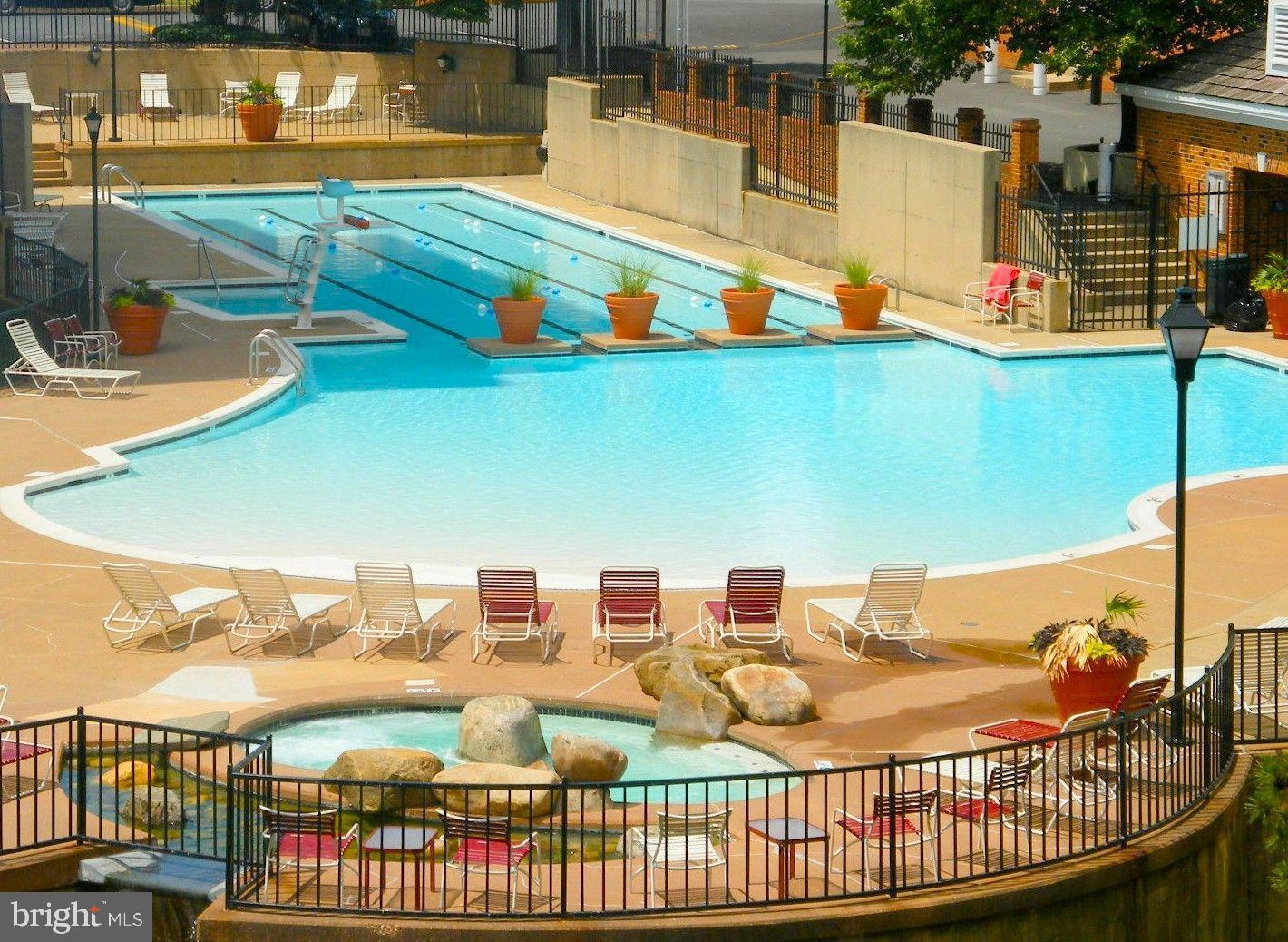 1021 Arlington Boulevard, Unit 330 Arlington, VA 22209 - Photo 35 of 48 a view of a balcony with city view