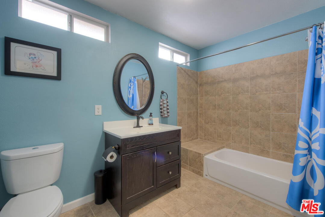 10541 Chandler Boulevard North Hollywood, CA 91601 - Photo 9 of 17 a bathroom with a toilet a sink and a bathtub
