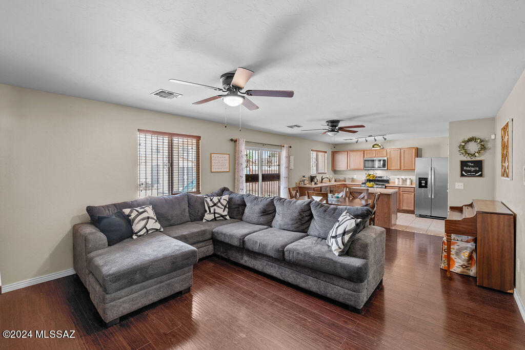 8350 West Razorbill Drive Tucson, AZ 85757 - Photo 1 of 27