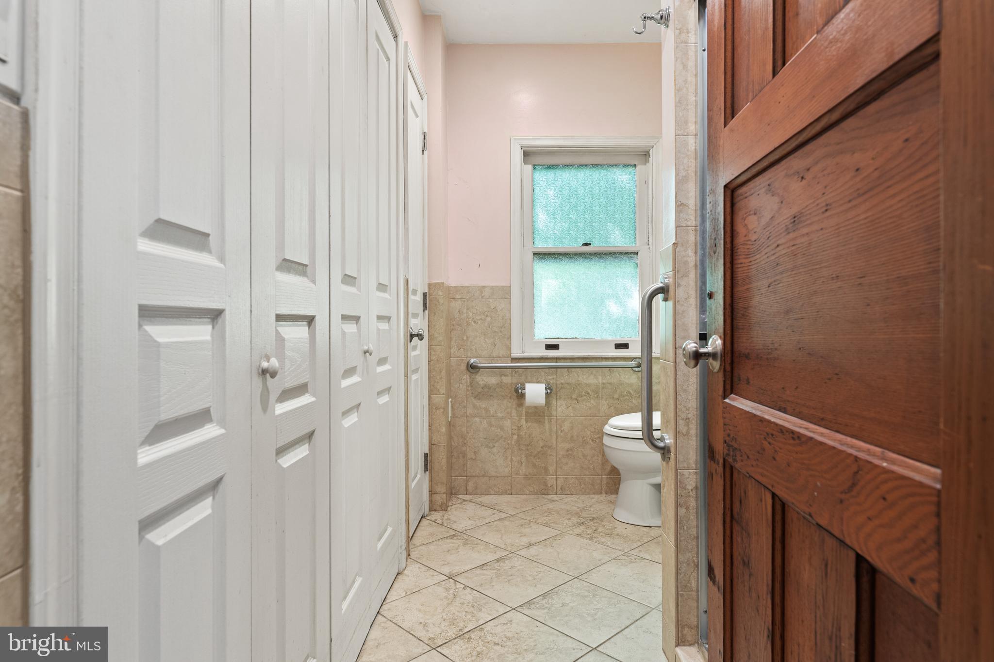 21 Linden Avenue Rutledge, PA 19070 - Photo 18 of 41 Full bathroom and laundry, first floor