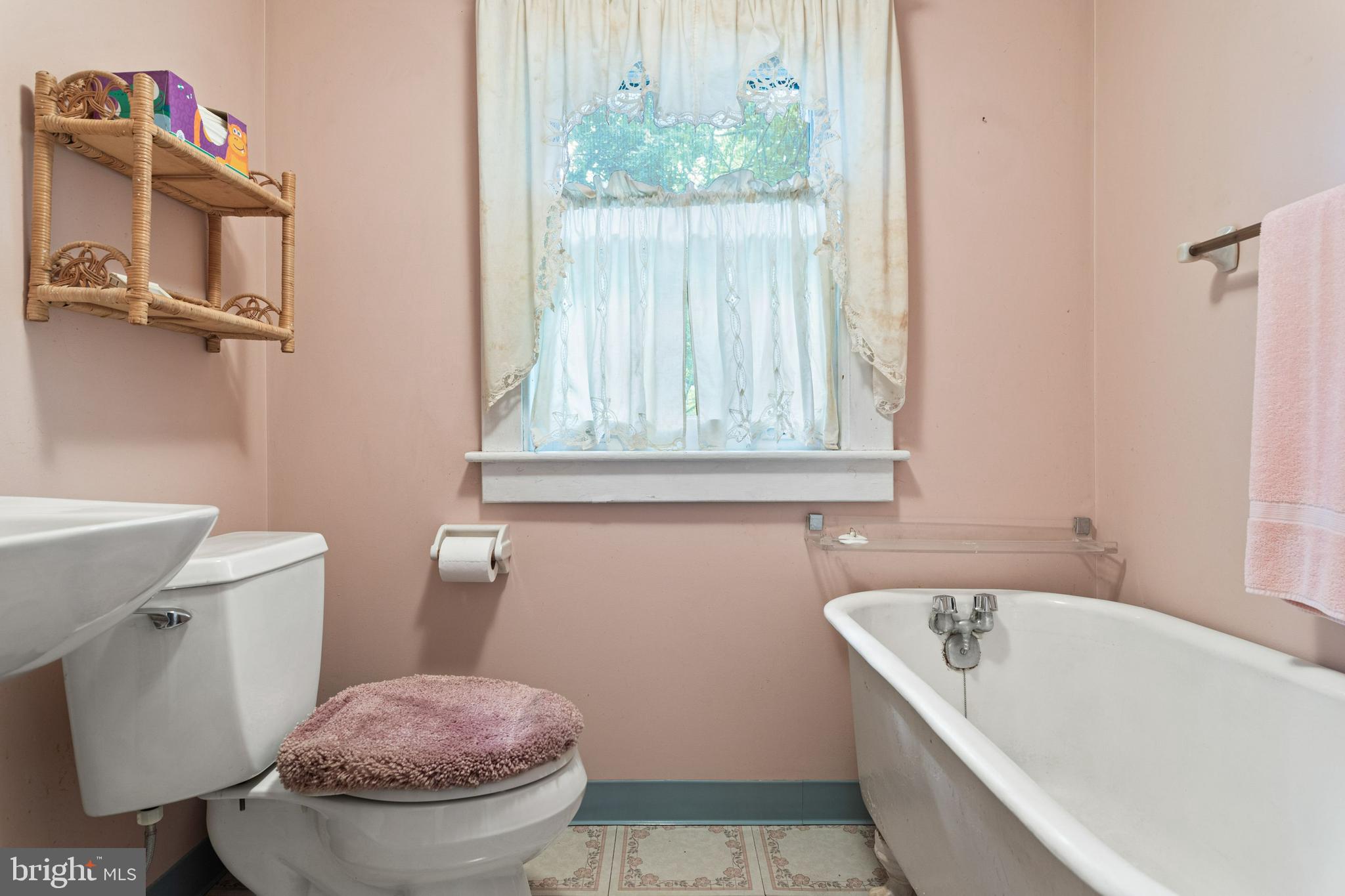 21 Linden Avenue Rutledge, PA 19070 - Photo 26 of 41 Full Bathroom, second floor