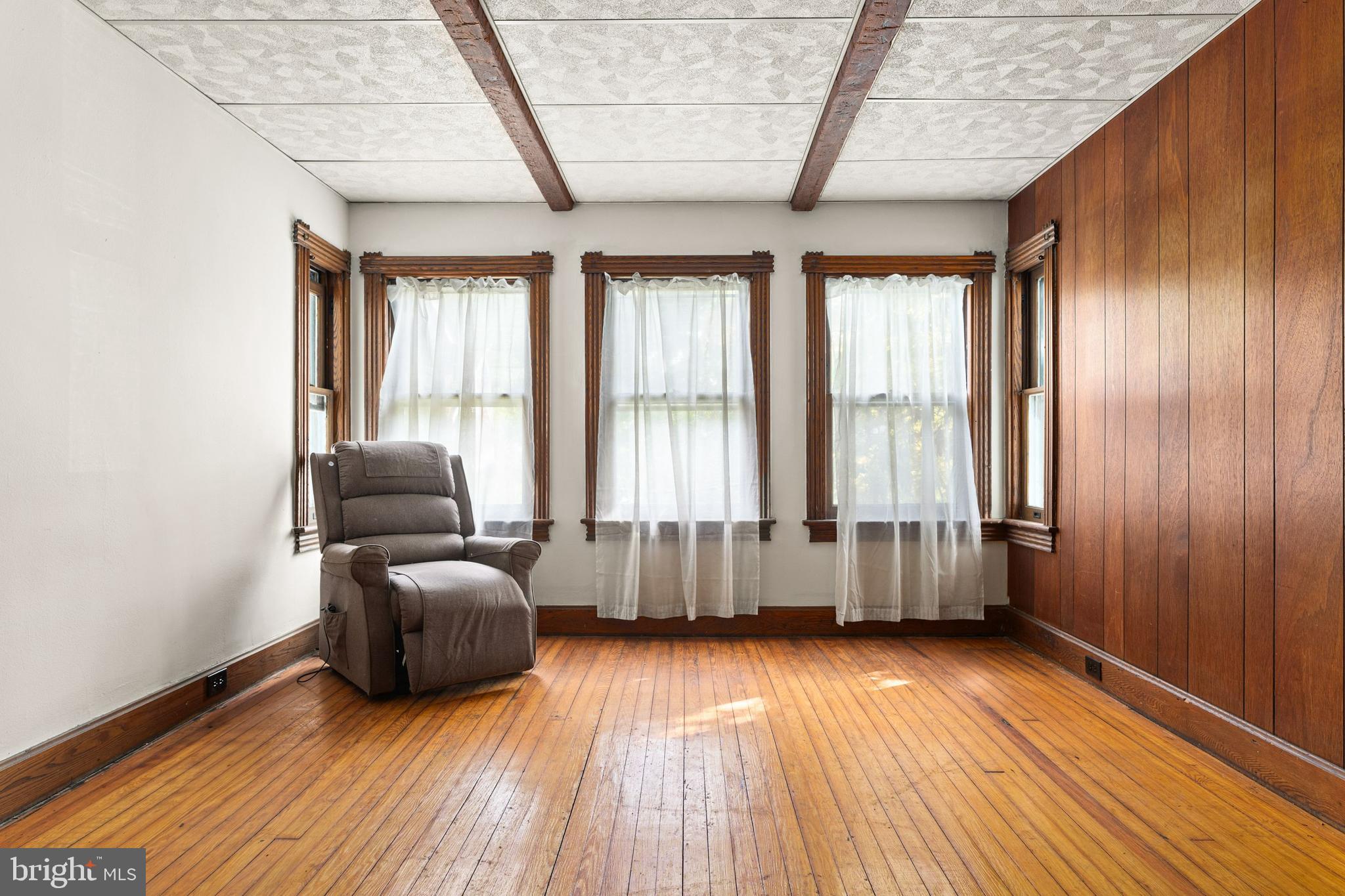 21 Linden Avenue Rutledge, PA 19070 - Photo 4 of 41 Living Room