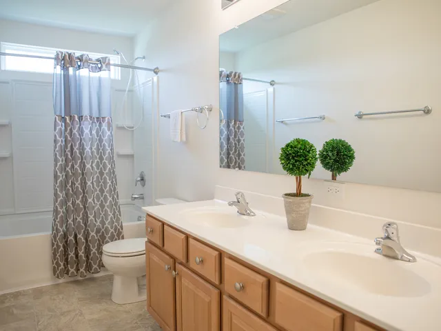 $3,800 | 2667 Retreat Circle, Lisle, IL 60532