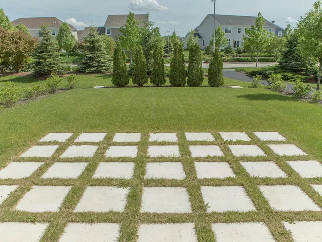 $3,800 | 2667 Retreat Circle, Lisle, IL 60532