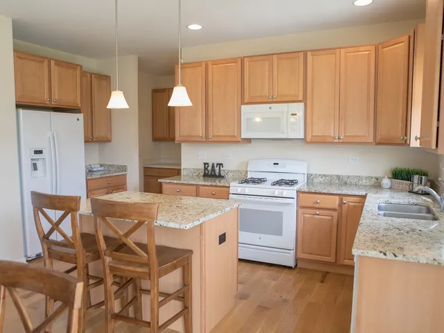 $3,800 | 2667 Retreat Circle, Lisle, IL 60532