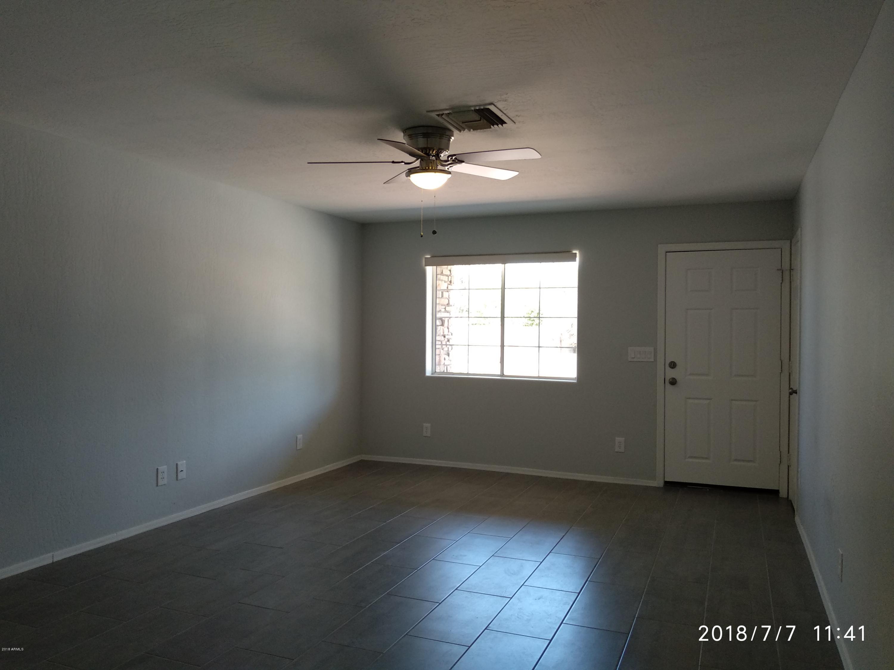 6345 West Lawrence Road Glendale, AZ 85301 - Photo 9 of 27 Living Room