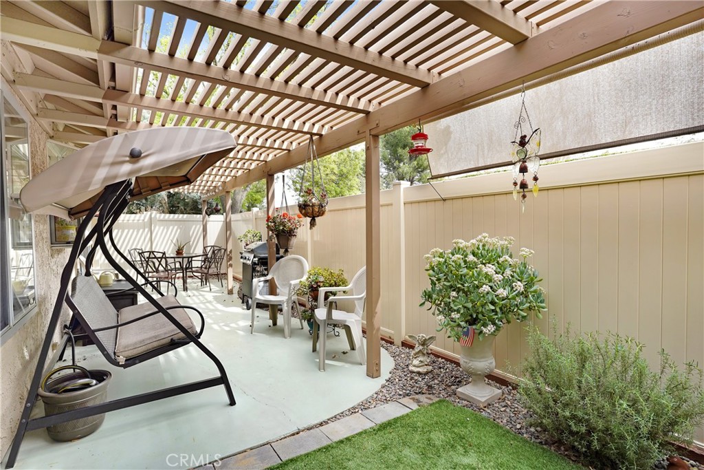 26227 Rainbow Glen Drive Newhall, CA 91321 - Photo 17 of 31 Artificial turf