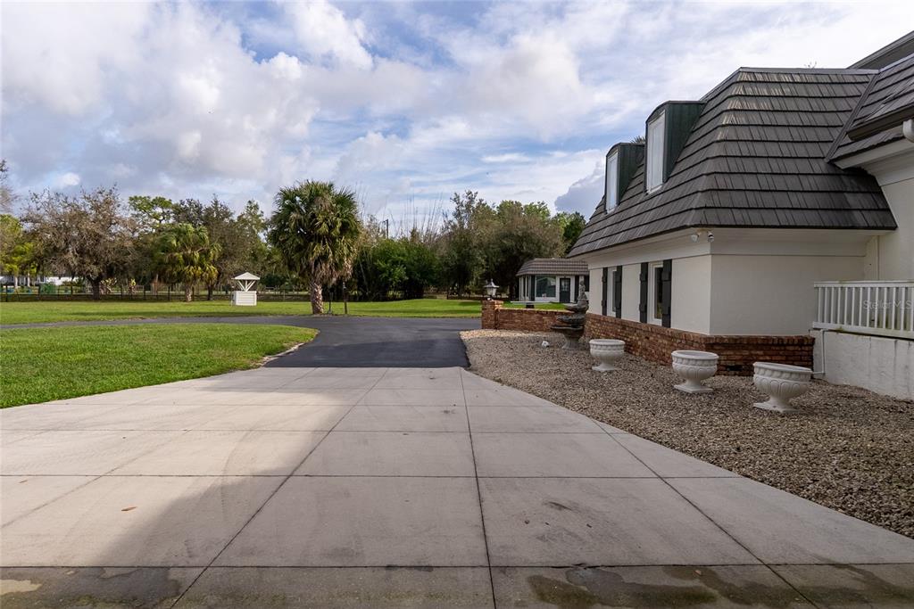 4610 Hidden River Road Sarasota, FL 34240 - Photo 14 of 96