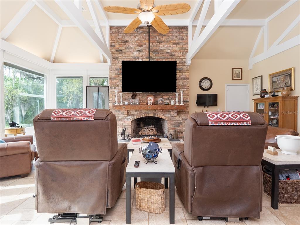 4610 Hidden River Road Sarasota, FL 34240 - Photo 21 of 96