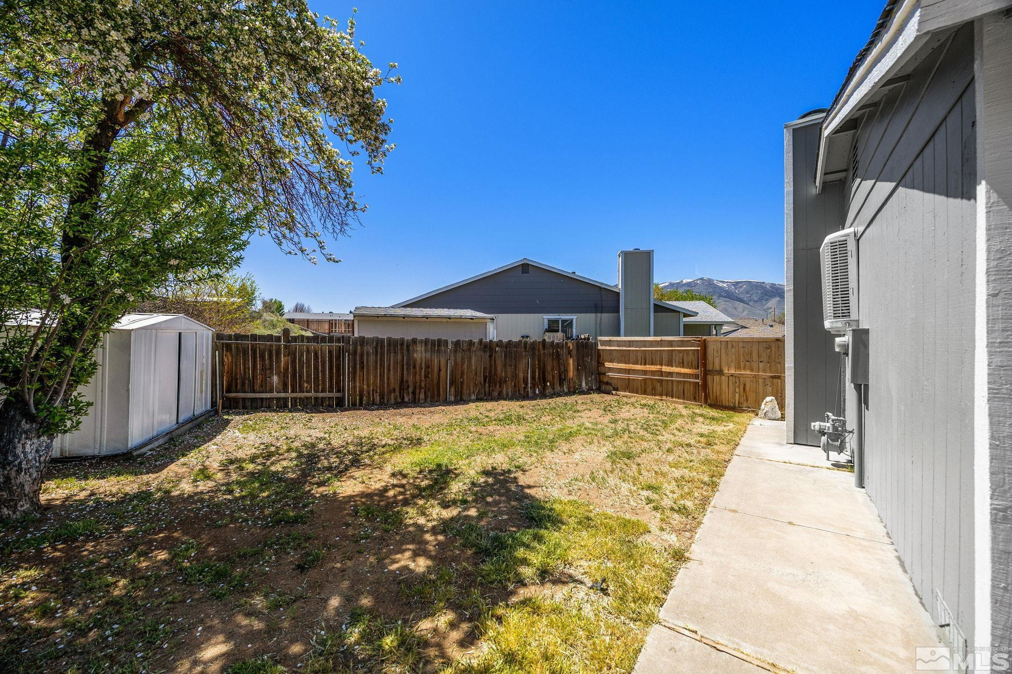 10069 Basalt Court Reno, NV 89506 - Photo 25 of 30 a backyard of a house