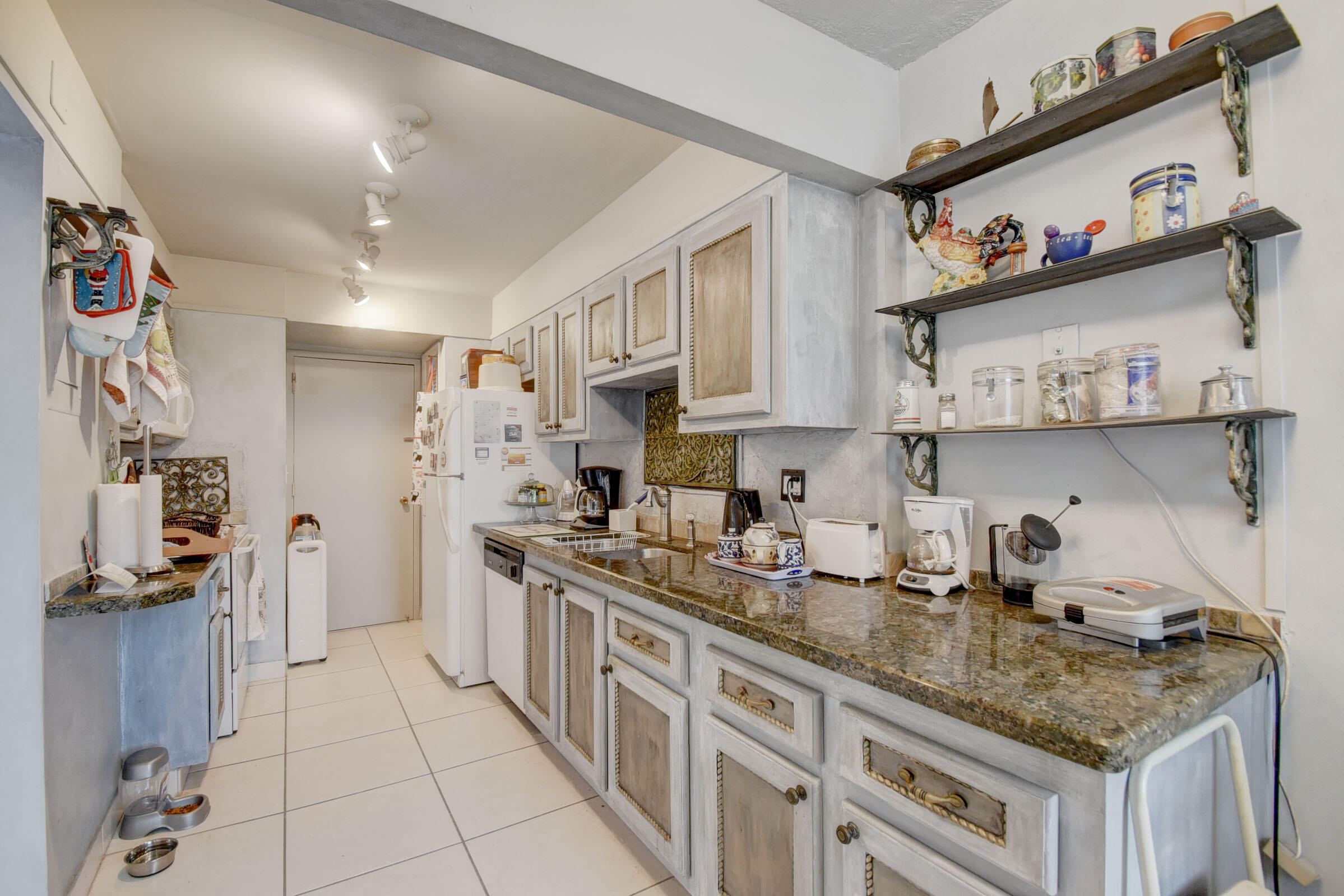 3800 Washington Road, Unit 211 West Palm Beach, FL 33405 - Photo 22 of 37 17_apartment (17)