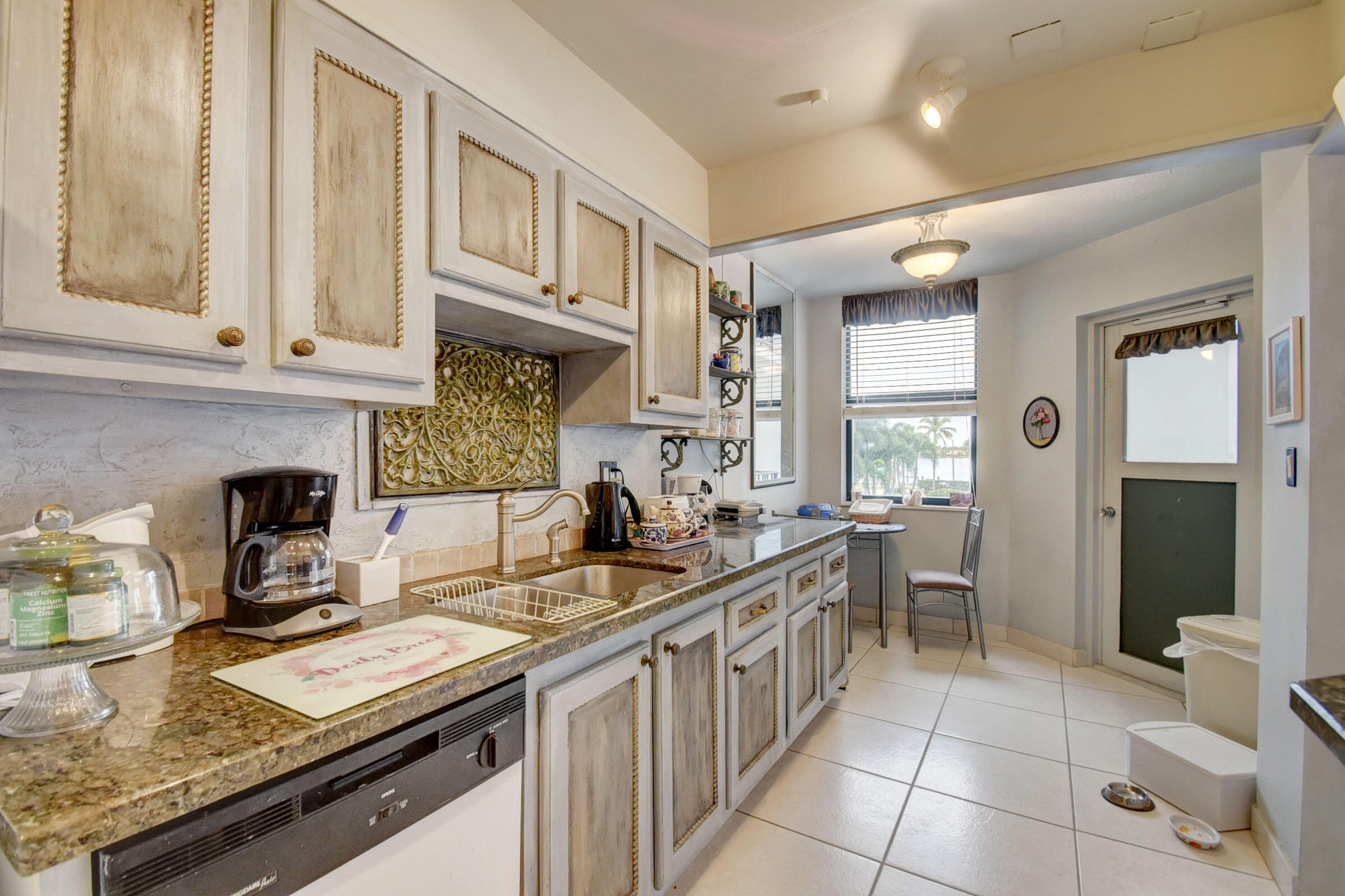 3800 Washington Road, Unit 211 West Palm Beach, FL 33405 - Photo 23 of 37 18_apartment (18)