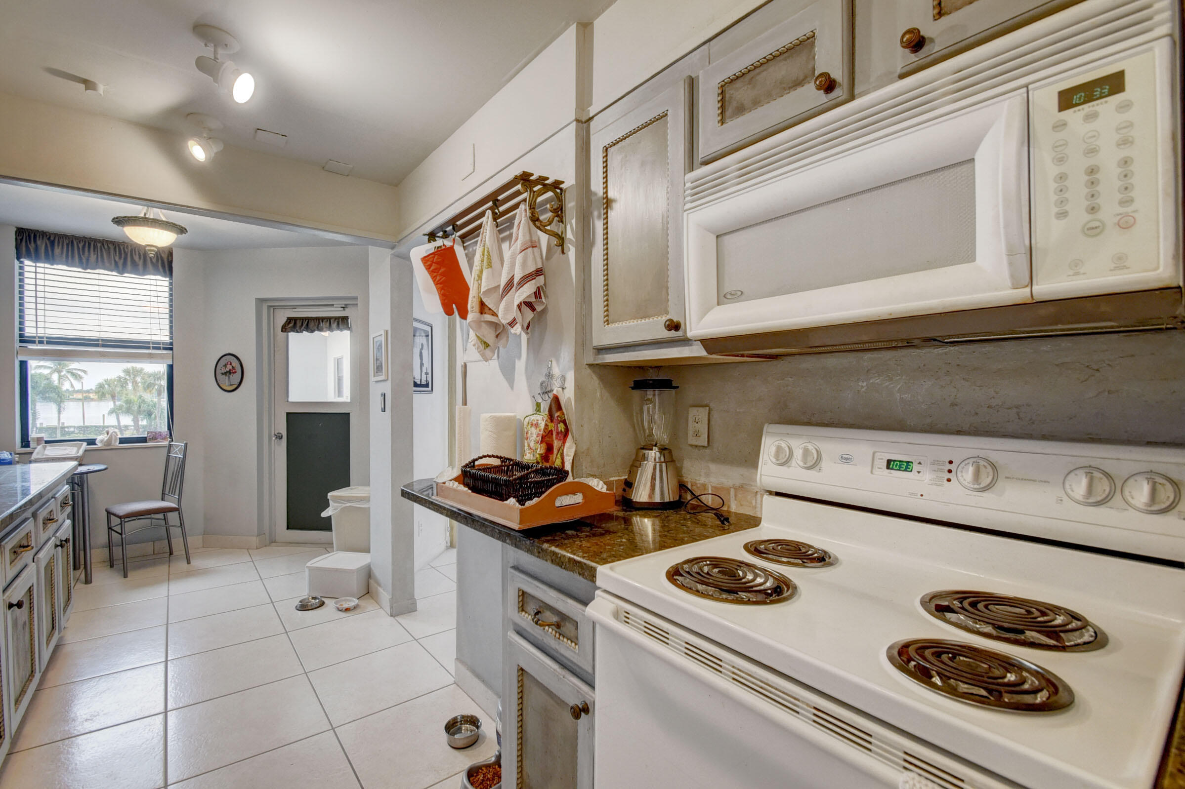 3800 Washington Road, Unit 211 West Palm Beach, FL 33405 - Photo 24 of 37 19_apartment (19)
