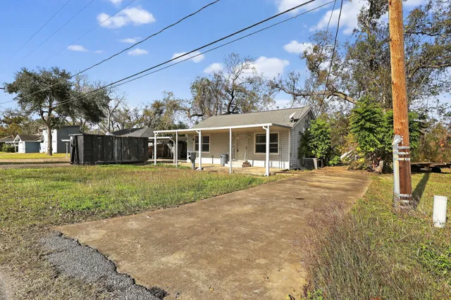 $105,000 | 1164 East Kyle Road, Clute, TX 77531