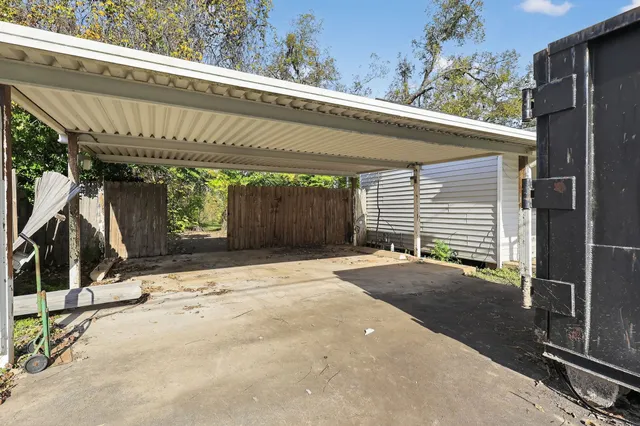 $73,500 | 1164 East Kyle Road, Clute, TX 77531