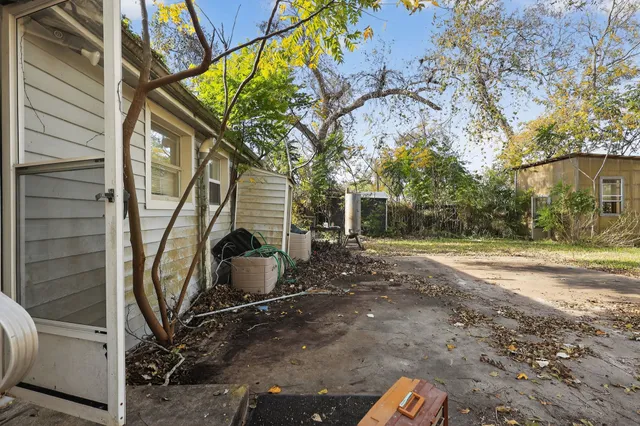 $73,500 | 1164 East Kyle Road, Clute, TX 77531