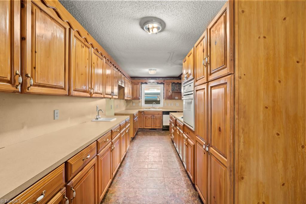 118 Ridgeway Road Thomasville, NC 27360 - Photo 12 of 28 Gallery Image 12