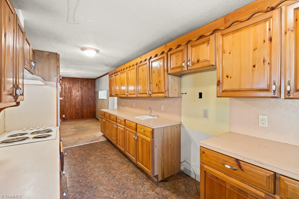 118 Ridgeway Road Thomasville, NC 27360 - Photo 9 of 28 Gallery Image 9