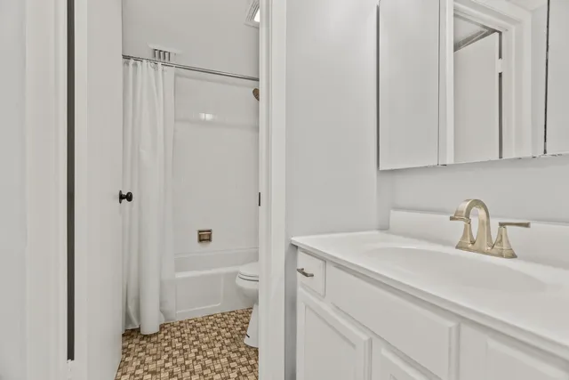 $2,000 | 2310 Woodbridge Way, Lombard, IL 60148