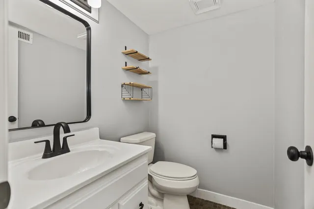 $2,000 | 2310 Woodbridge Way, Lombard, IL 60148