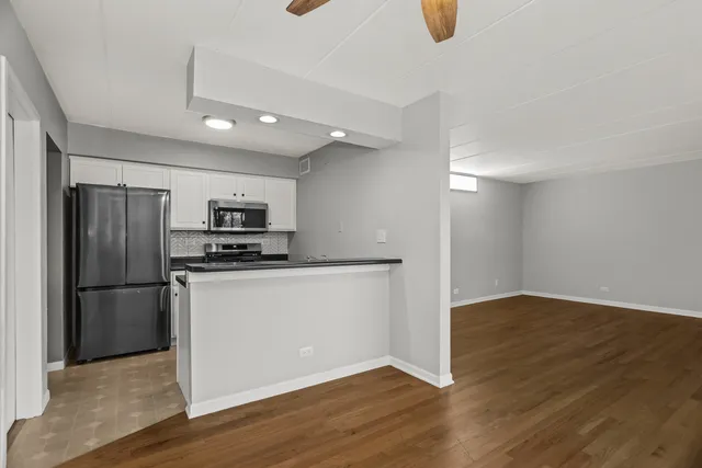 $2,000 | 2310 Woodbridge Way, Lombard, IL 60148