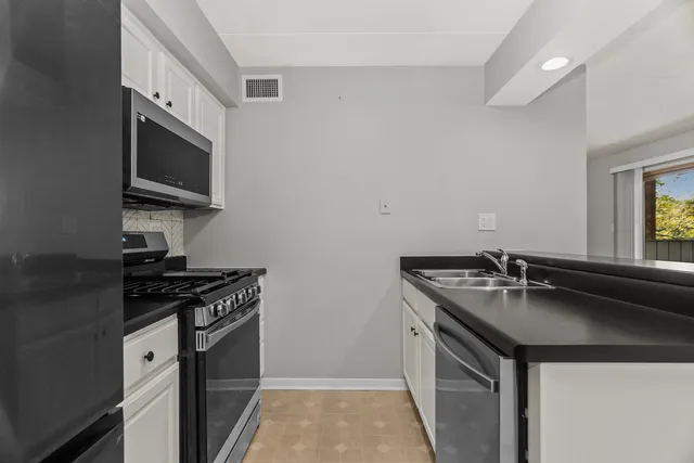 $2,000 | 2310 Woodbridge Way, Lombard, IL 60148