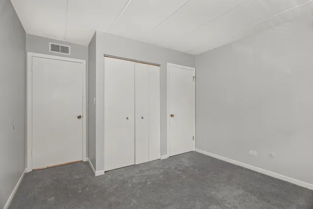 $2,000 | 2310 Woodbridge Way, Lombard, IL 60148