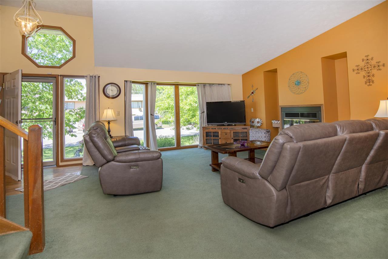 822 North Burns Road Spokane Valley, WA 99216 - Photo 2 of 20