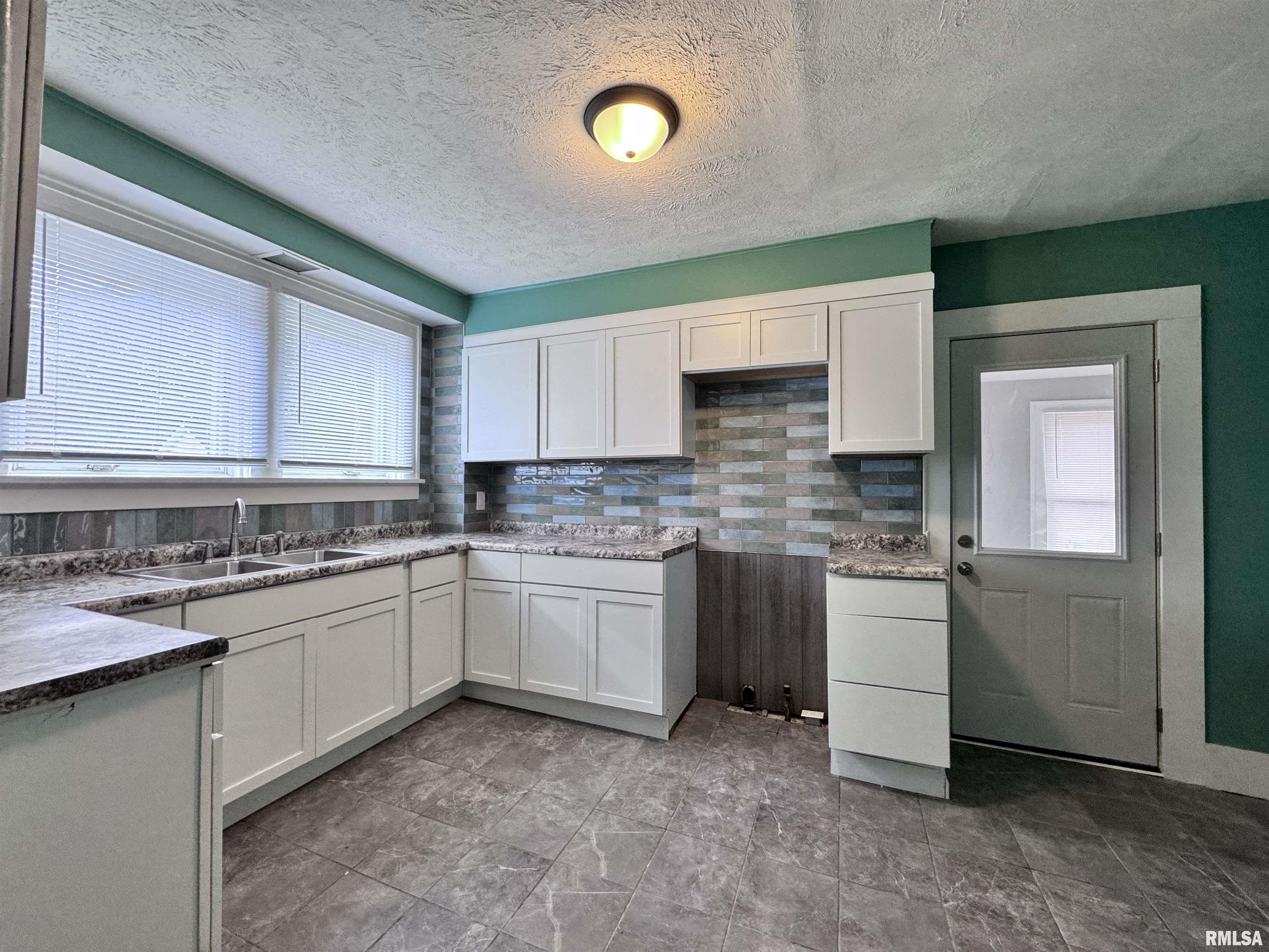 339 West Pierce Street Macomb, IL 61455 - Photo 11 of 28