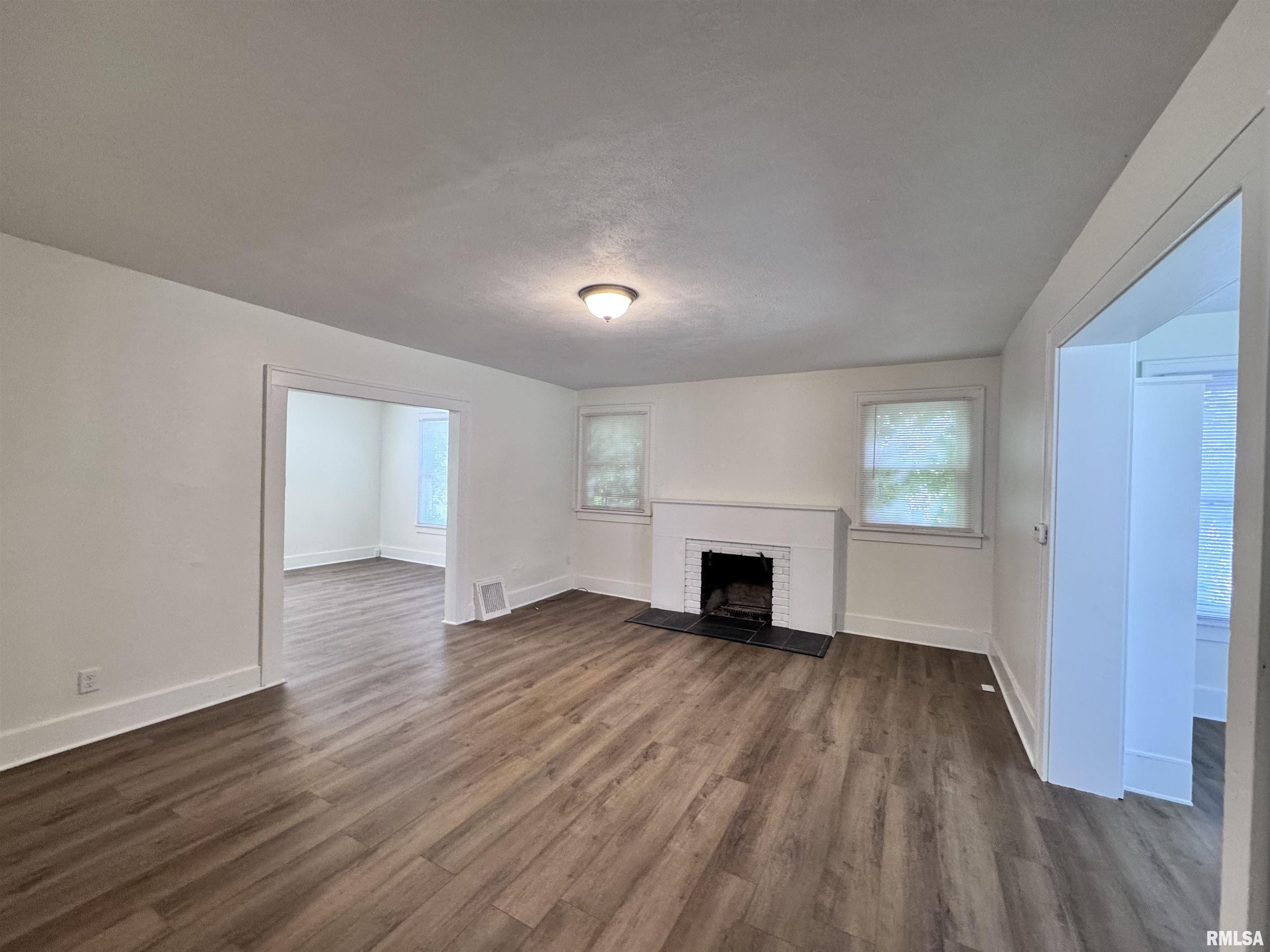 339 West Pierce Street Macomb, IL 61455 - Photo 2 of 28