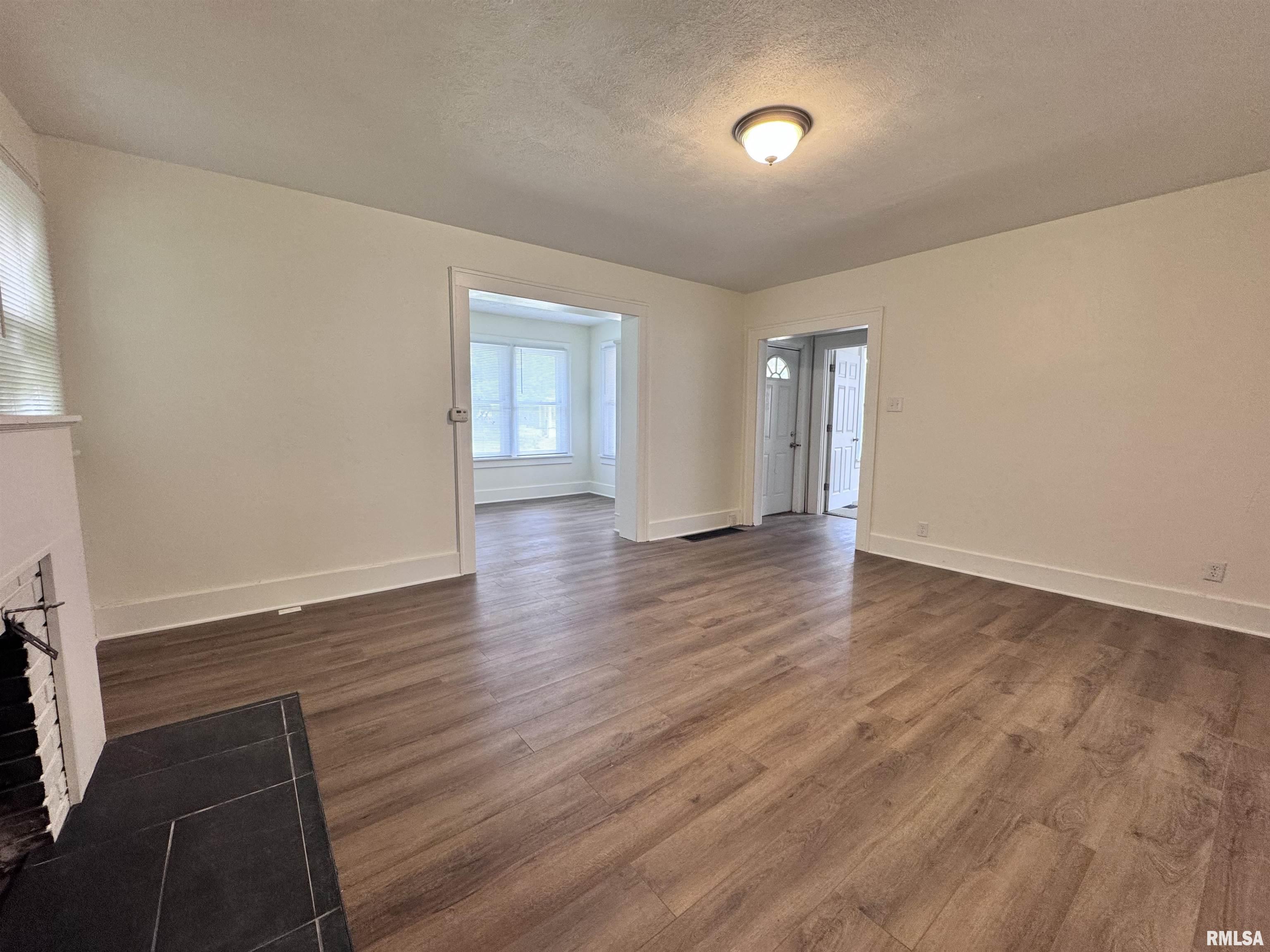 339 West Pierce Street Macomb, IL 61455 - Photo 3 of 28