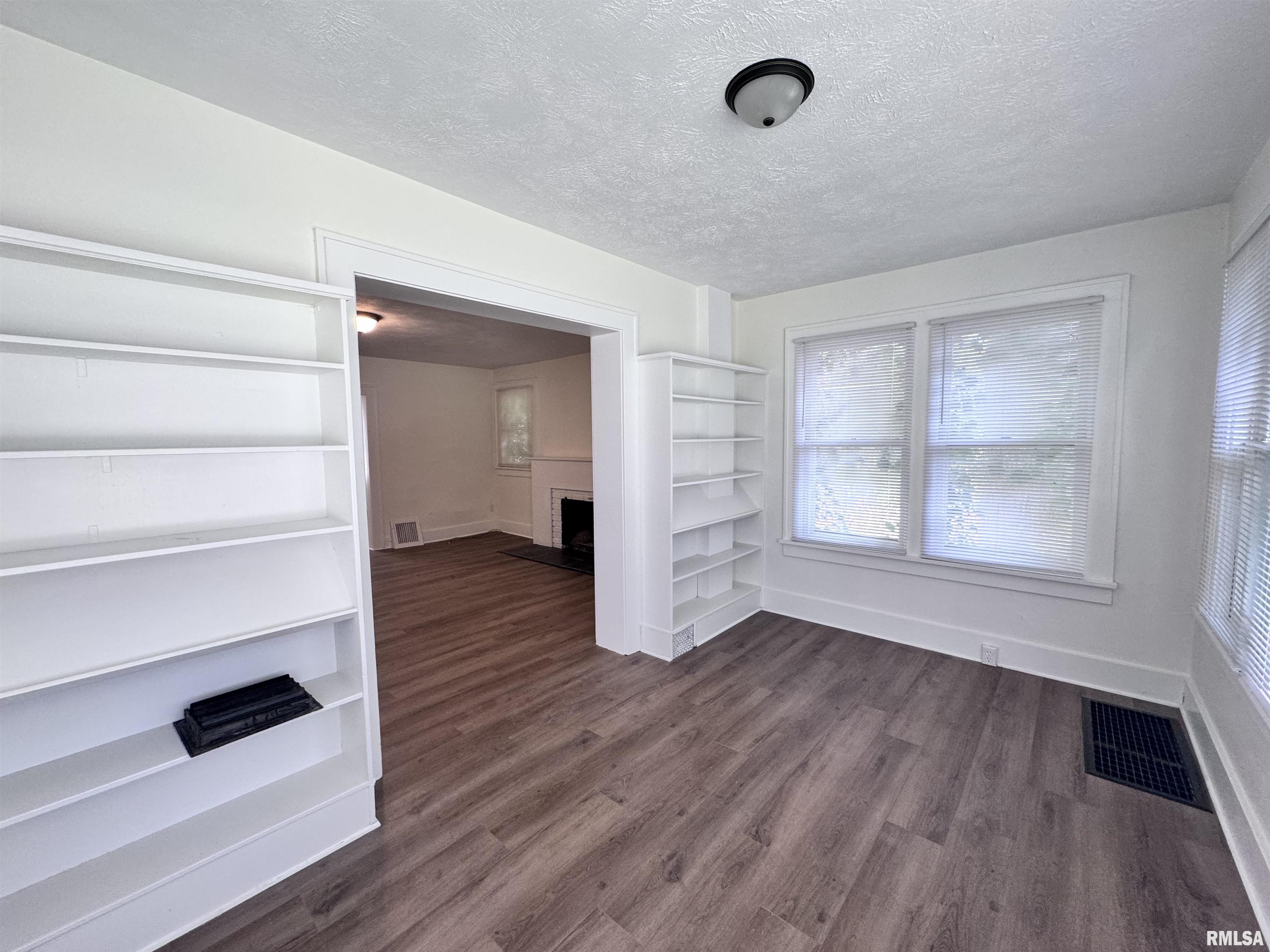 339 West Pierce Street Macomb, IL 61455 - Photo 5 of 28
