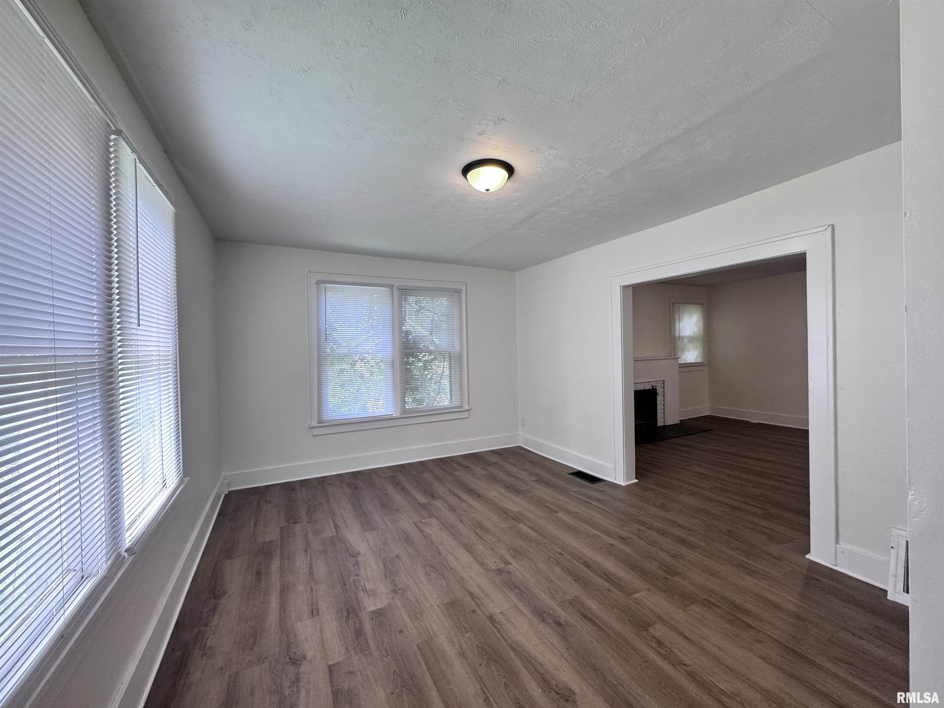 339 West Pierce Street Macomb, IL 61455 - Photo 6 of 28