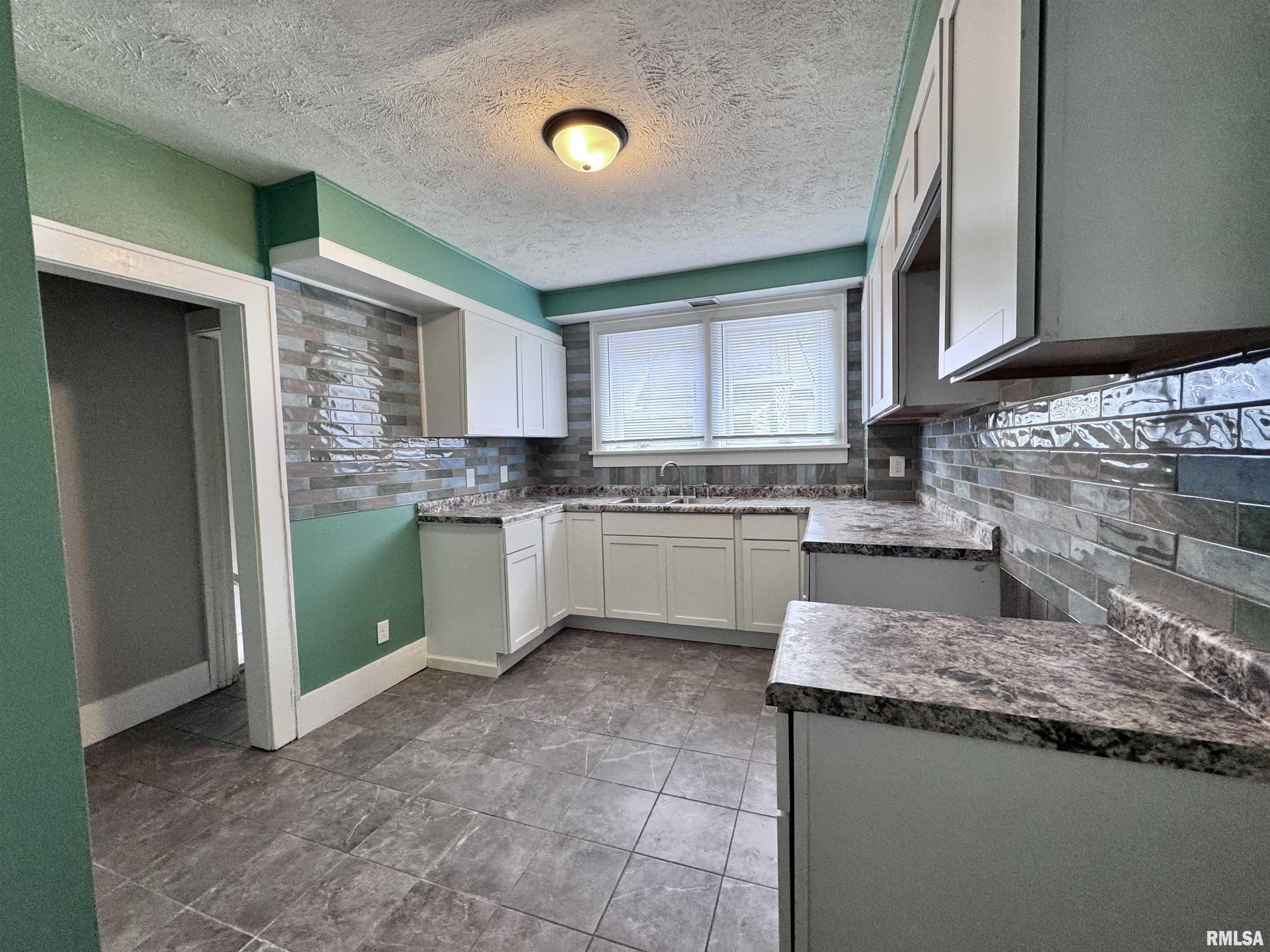 339 West Pierce Street Macomb, IL 61455 - Photo 8 of 28