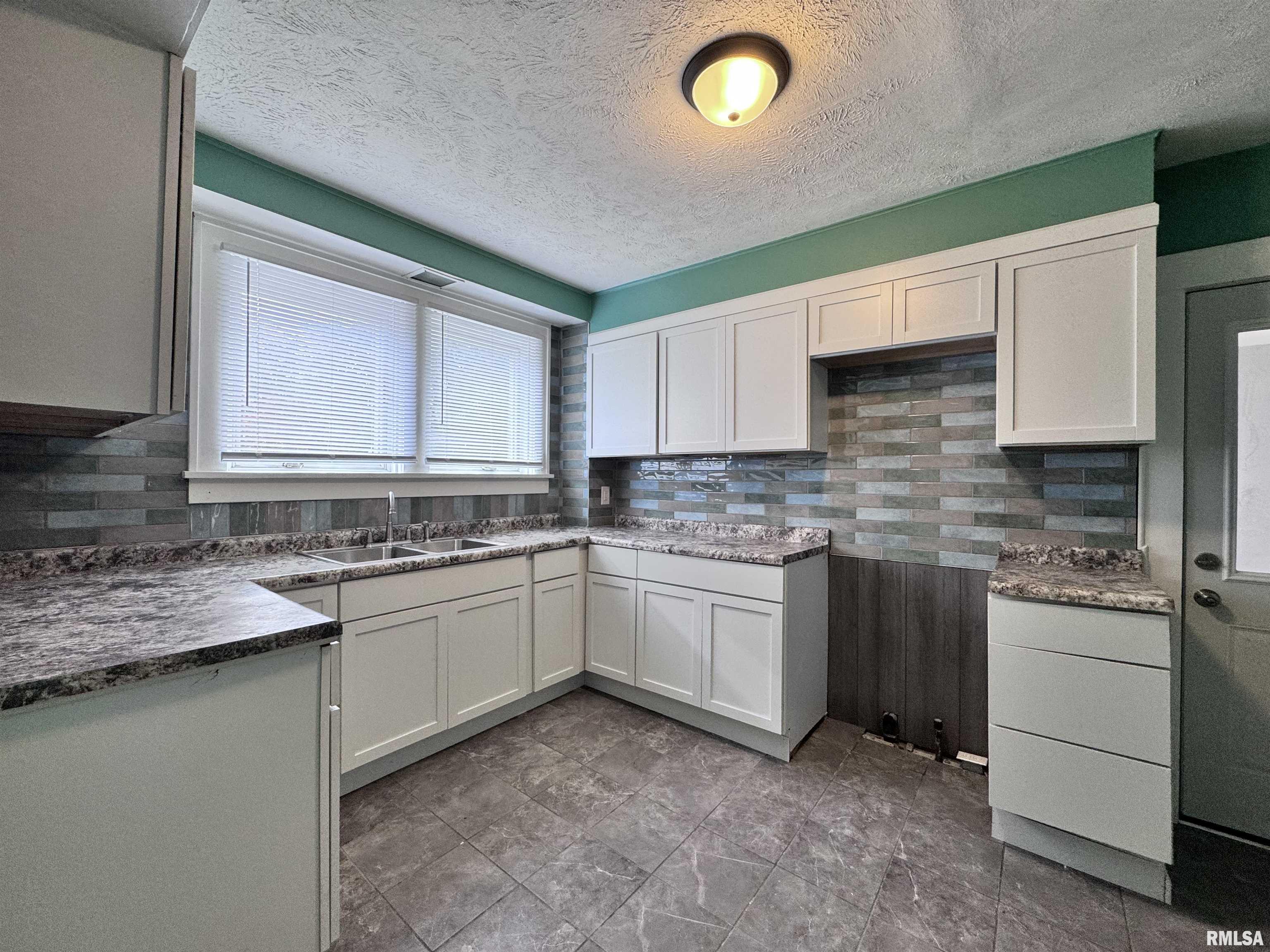 339 West Pierce Street Macomb, IL 61455 - Photo 9 of 28