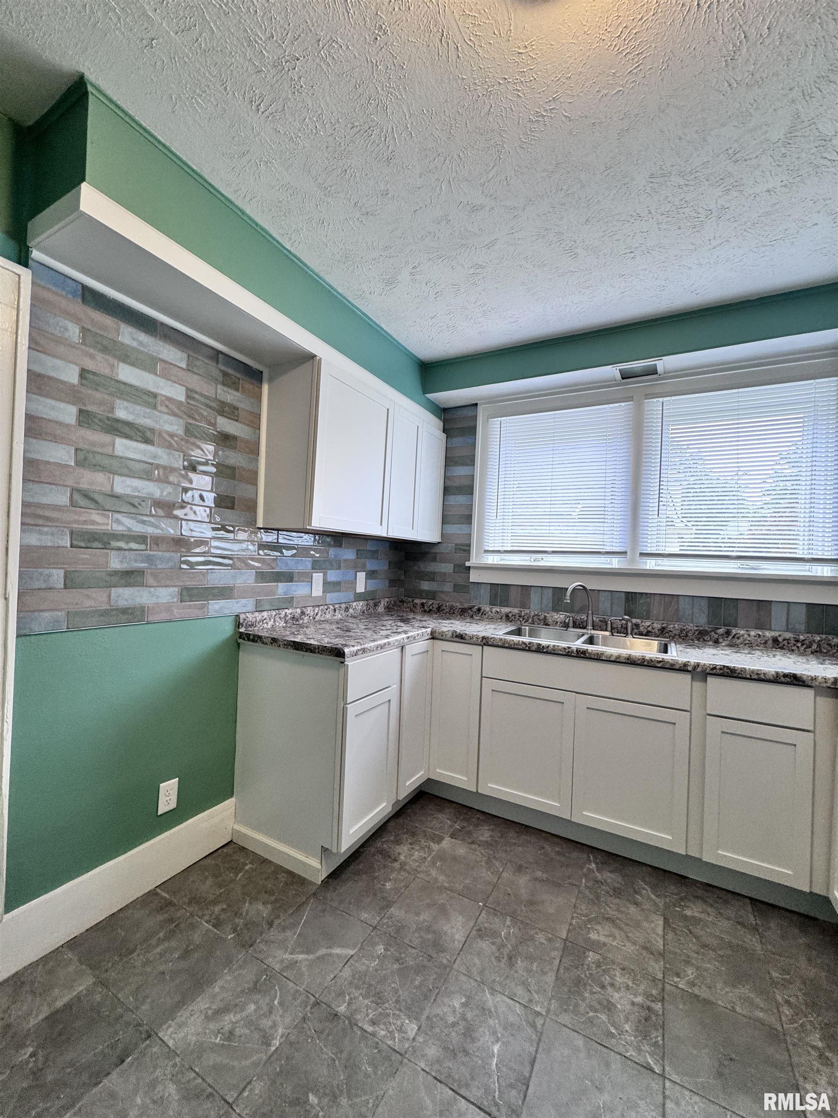 339 West Pierce Street Macomb, IL 61455 - Photo 10 of 28