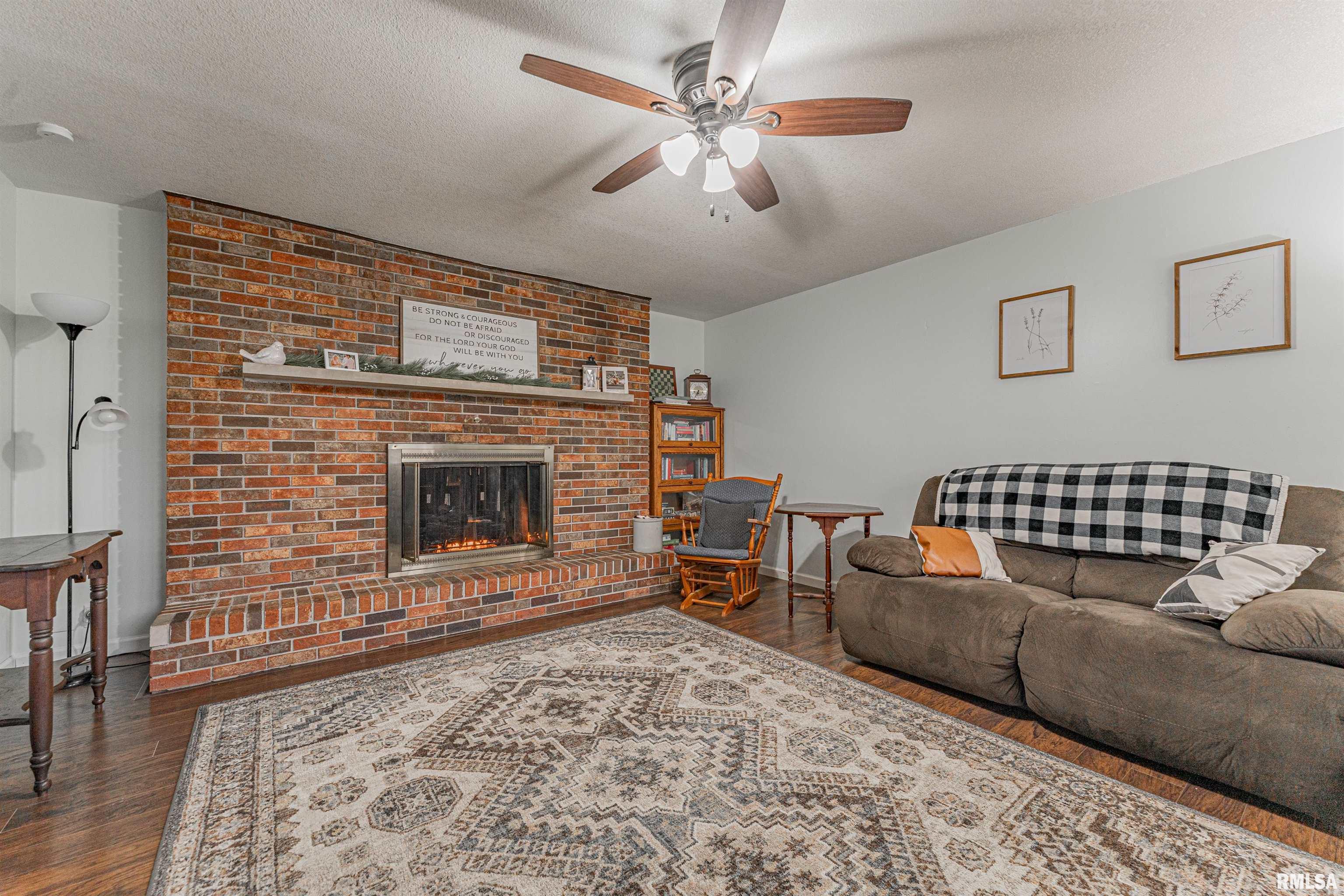 33 Roley Estates Sullivan, IL 61951 - Photo 3 of 28