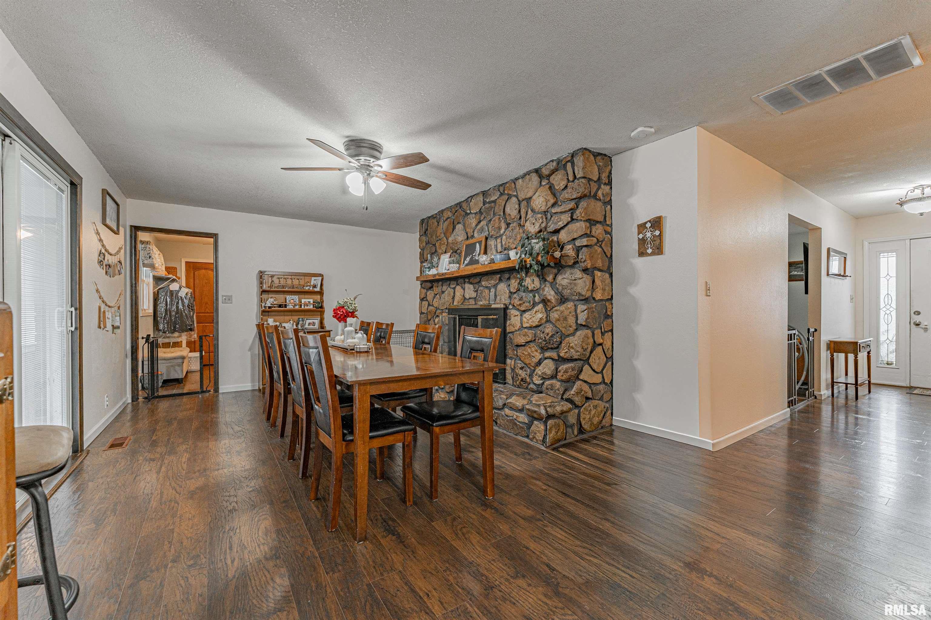 33 Roley Estates Sullivan, IL 61951 - Photo 5 of 28