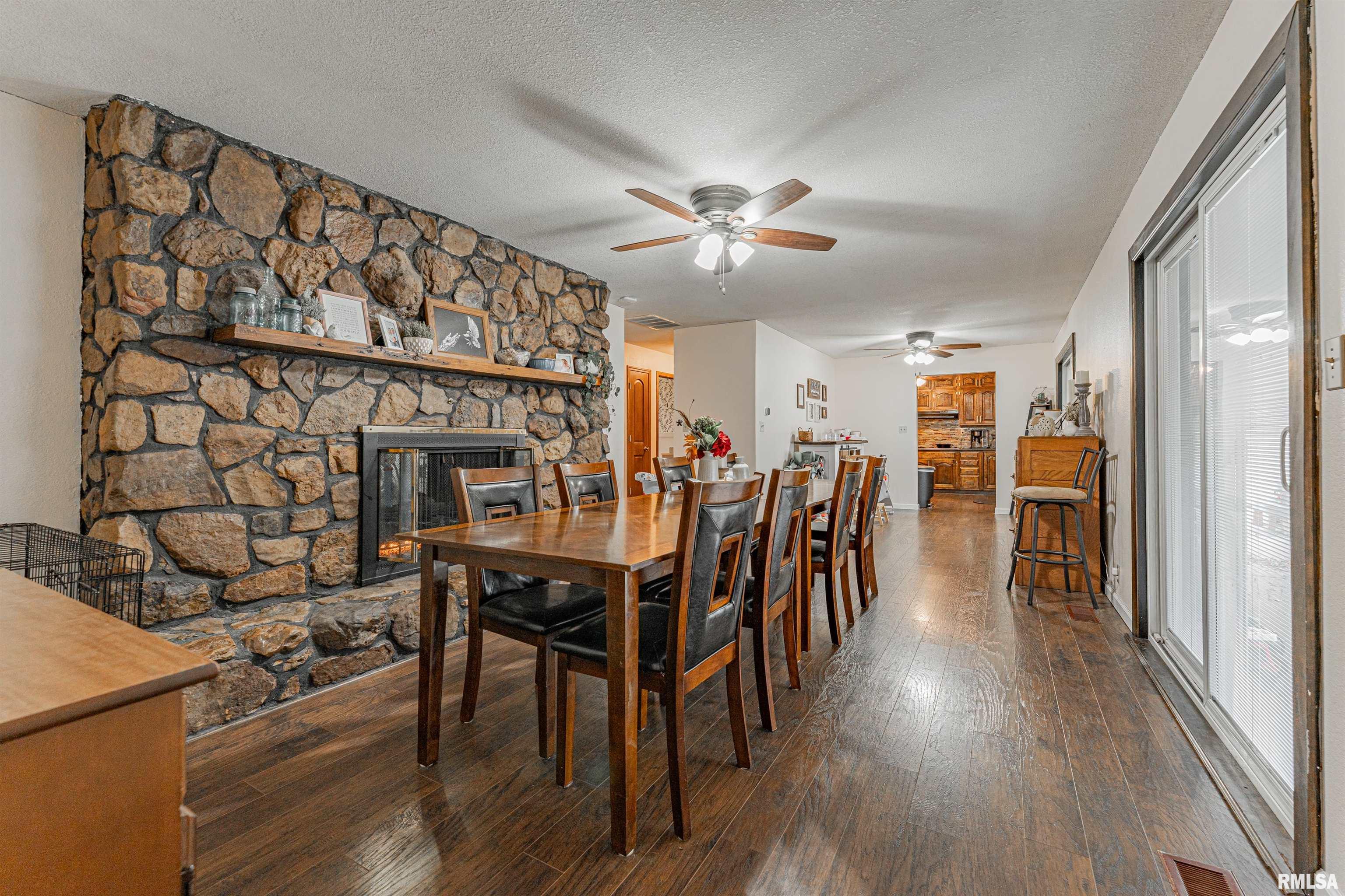 33 Roley Estates Sullivan, IL 61951 - Photo 7 of 28