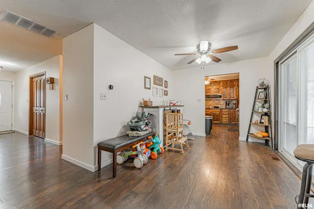 $259,900 | 33 Roley Estates, Sullivan, IL 61951