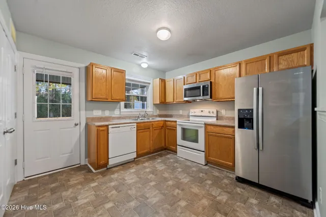 $1,500 | 700 Streamwood Drive, Jacksonville, NC 28546