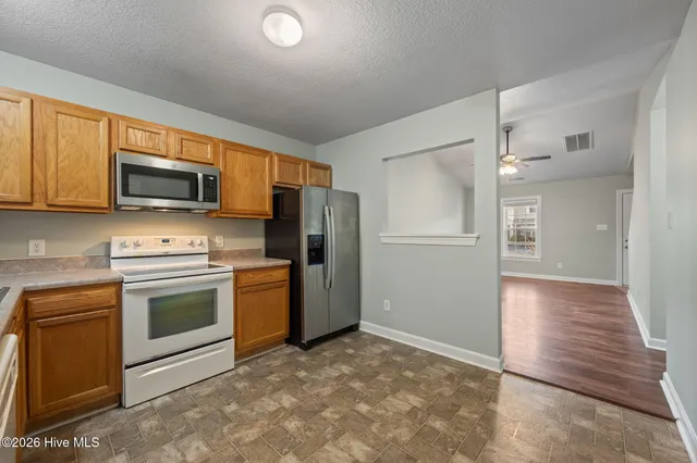 $1,500 | 700 Streamwood Drive, Jacksonville, NC 28546