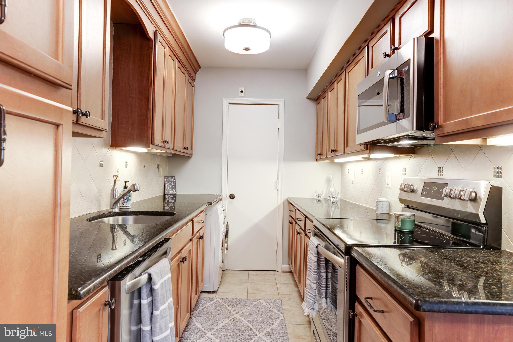5900 Kingsford Road, Unit 429 Springfield, VA 22152 - Photo 16 of 35 KITCHEN