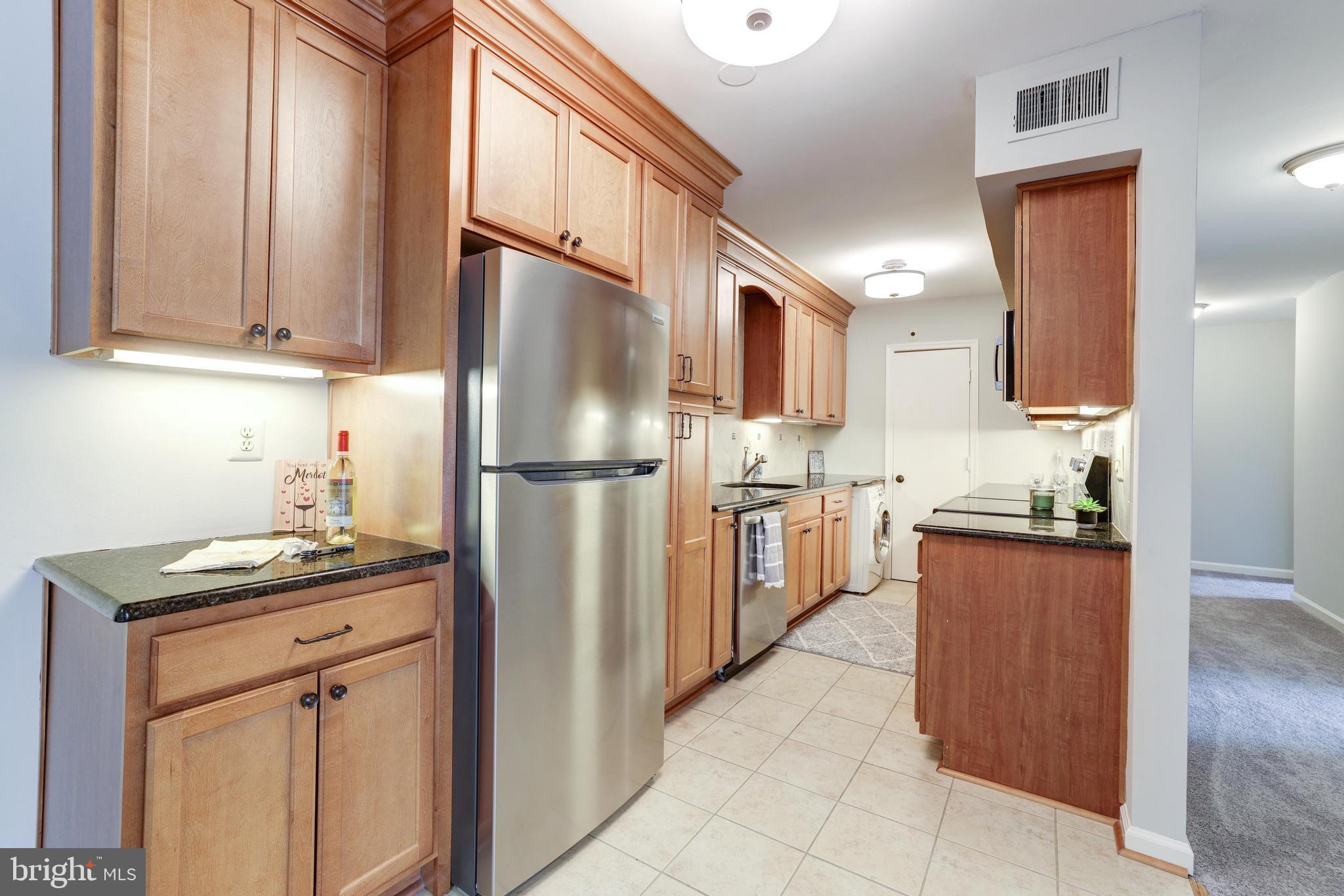 5900 Kingsford Road, Unit 429 Springfield, VA 22152 - Photo 17 of 35 KITCHEN