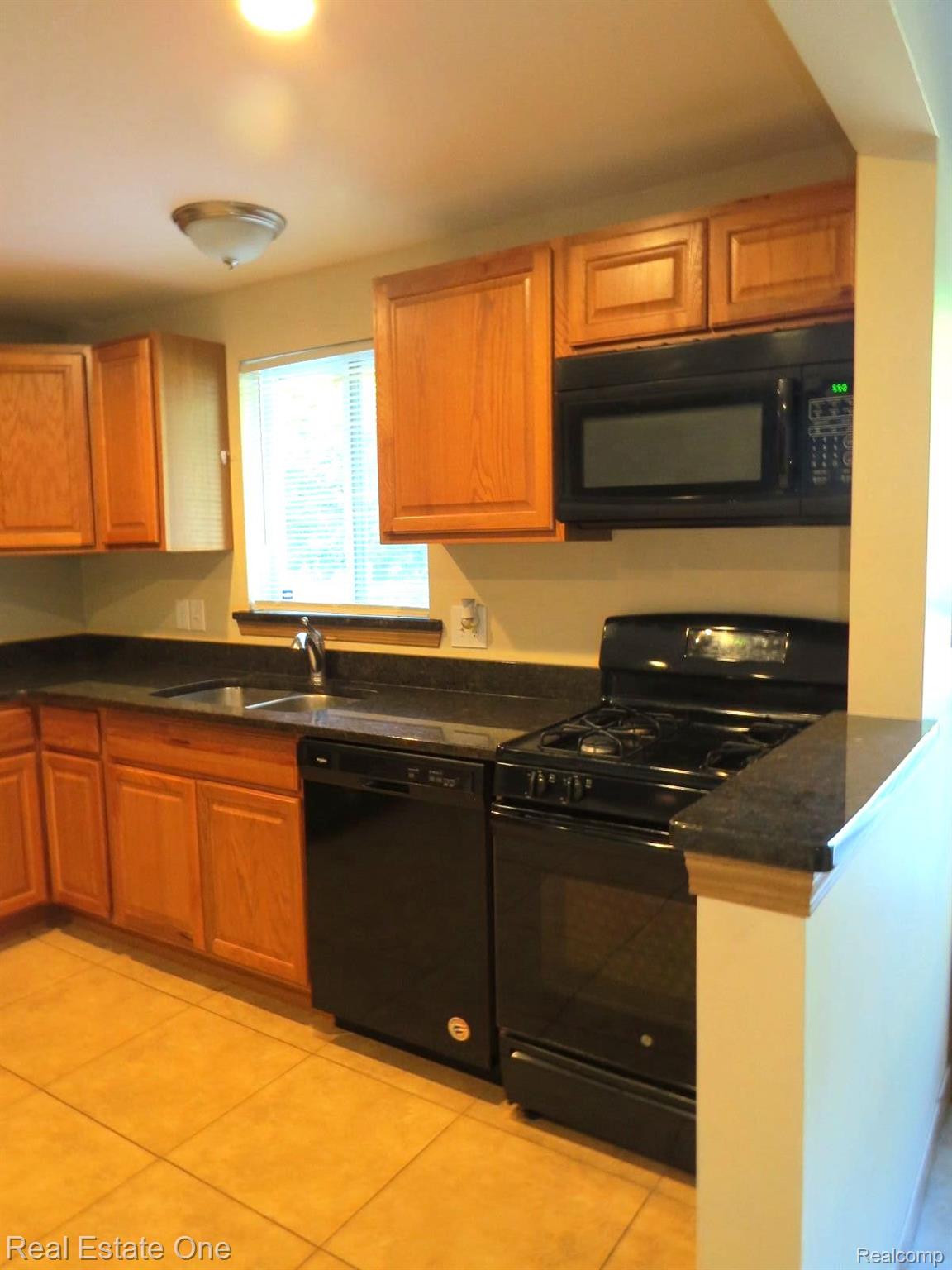 15404 Colbert Street Romulus, MI 48174 - Photo 10 of 36 Gallery Image 10