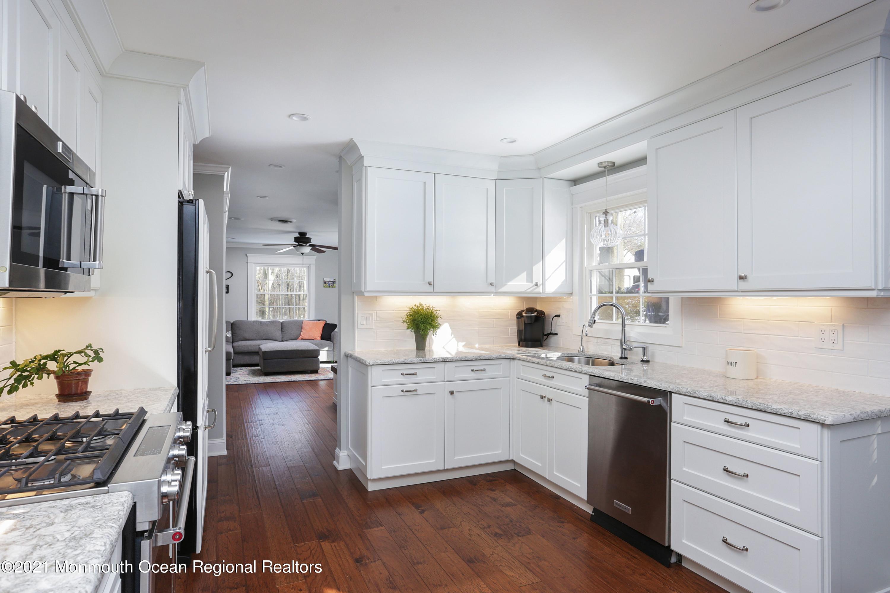 184 Pelican Road Middletown, NJ 07748 - Photo 4 of 15 184 pelican kitch