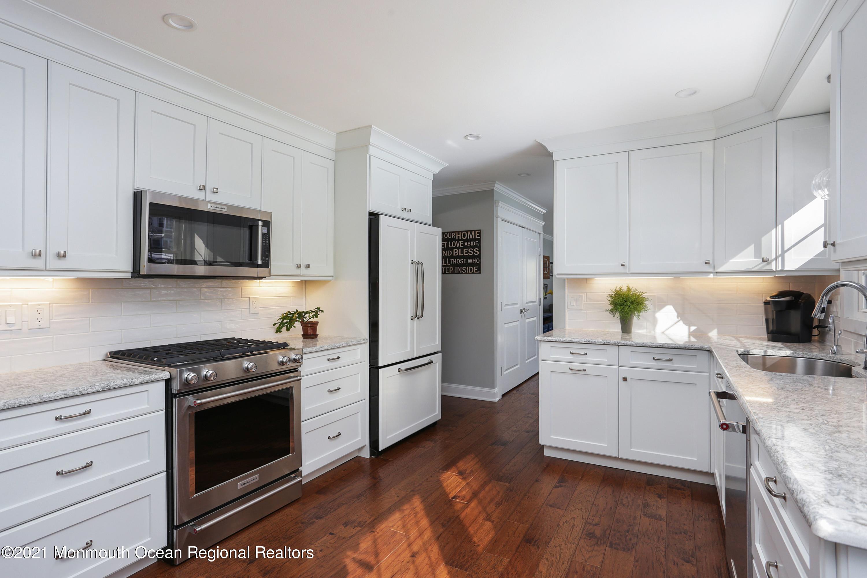 184 Pelican Road Middletown, NJ 07748 - Photo 5 of 15 184 pelican kitch2