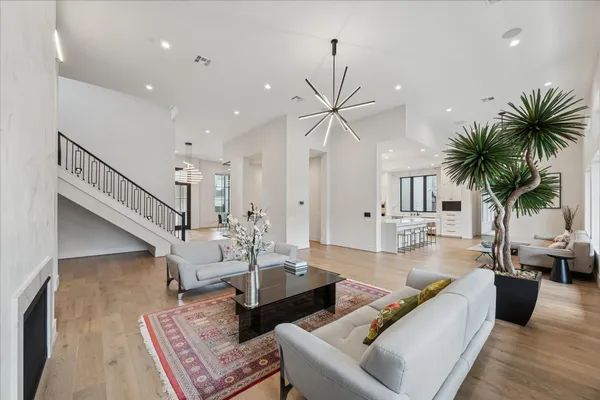 $3,874,000 | 1619 Lynnview Drive, Houston, TX 77055